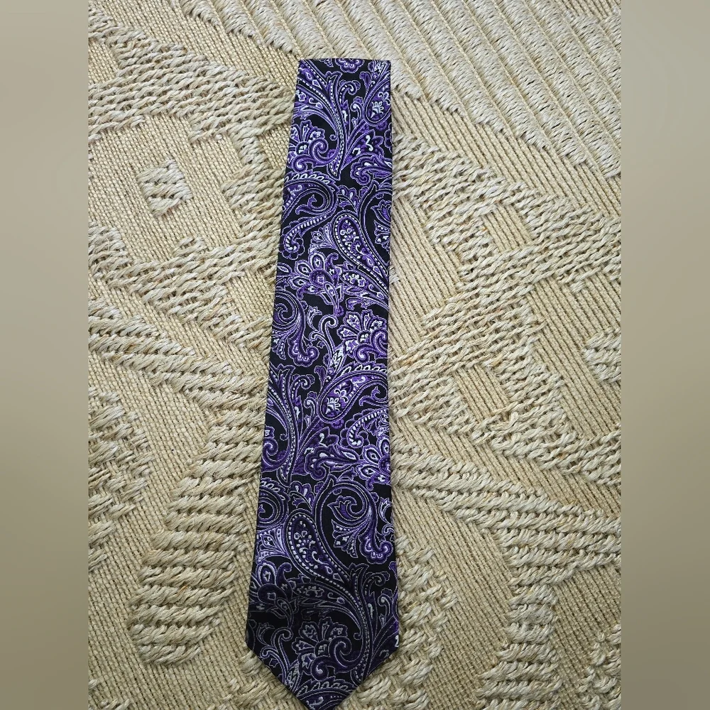 Geoffrey Beene Black and Purple Paisley Silk Tie